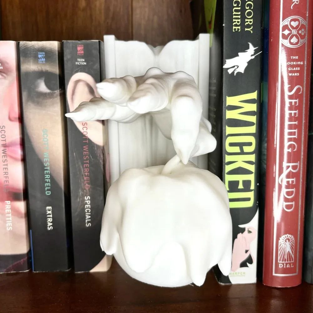 Snow White book nook front with hand
